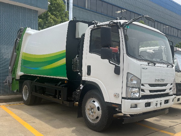 8立方庆铃五十铃压缩式垃圾车