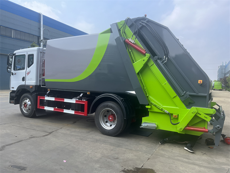 12.8方东风压缩式垃圾车