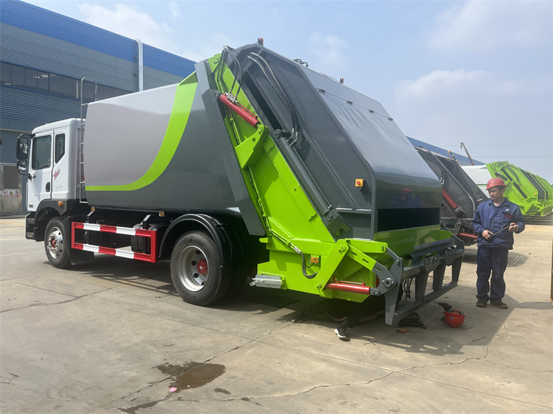 14方东风D9压缩式垃圾车