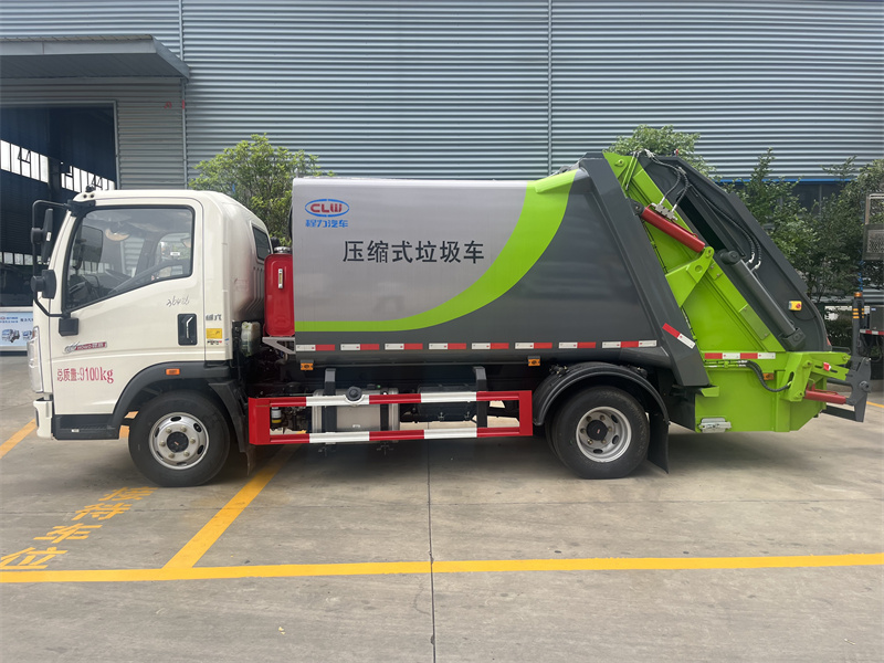 6-7.5方重汽豪沃压缩式垃圾车